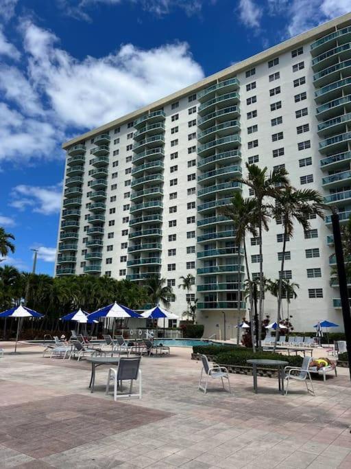 Sunny Isles Beach Spacious Apartment Екстериор снимка